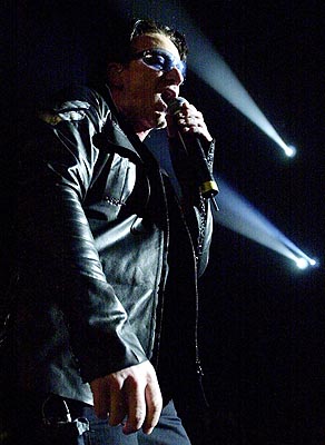 U2 lead singer Bono on stage at the Air Canada Centre during the band's Elevation Tour 2001 in Toronto, Thursday, May 24, 2001; Photo: CP PHOTO/Aaron Harris 