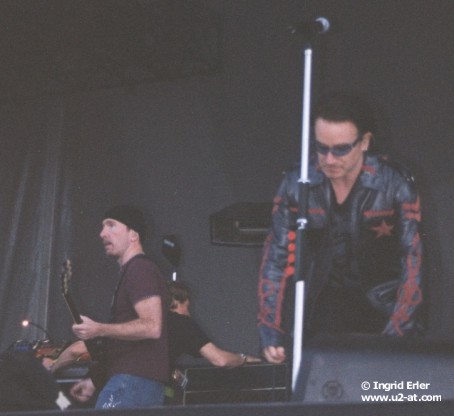 Bono-entering-stage-3.jpg