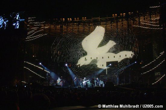 Photo by Matthias Muehlbradt / U2gigs.com