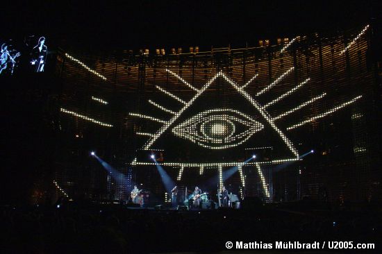 Photo by Matthias Muehlbradt / U2gigs.com