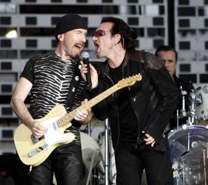 Irish band U2 vocalist Bono (R) and guitarist The Edge perform during the band's concert in Switzerland at the Letzigrund stadium in Zurich, July 18, 2005. REUTERS/Siggi Bucher
