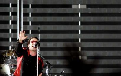 Irish singer Bono of the band U2 perfoms during a concert at the Olympic Stadium in Rome July 23, 2005. The band is in Italy as part of their 'Vertigo 2005' world tour. REUTERS/Alessia Pierdomenico
