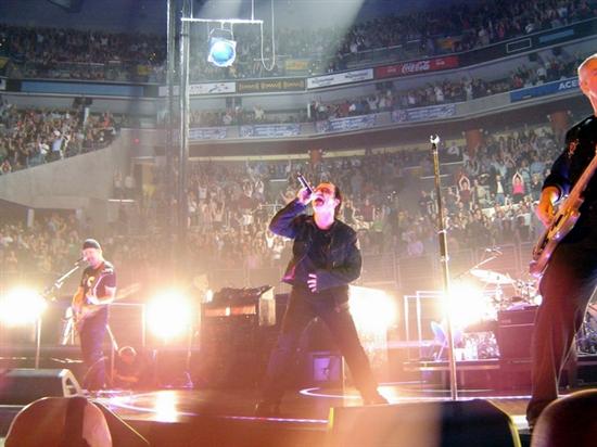 U2gigs.com photos » Vertigo Tour » 2005-10-20 - Washington (Pictures by ...