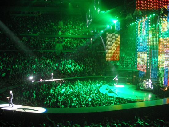 U2gigs.com photos » Vertigo Tour » 2005-10-24 - Detroit