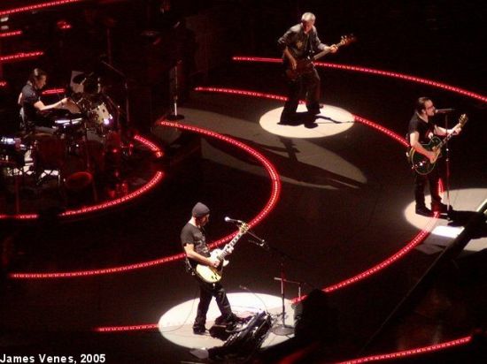 U2gigs.com photos » Vertigo Tour » 2005-11-08 - Oakland (Pictures by ...