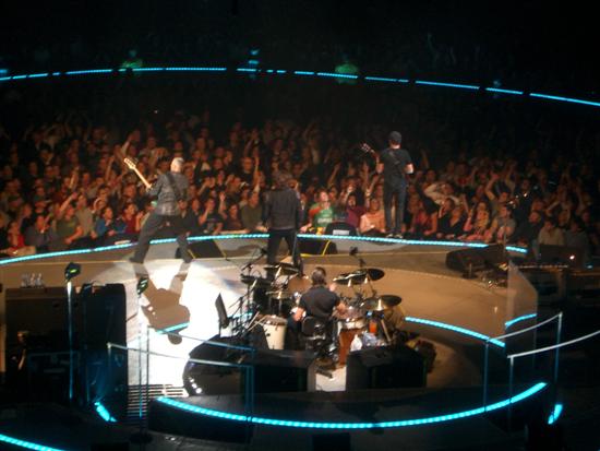 U2gigs.com photos » Vertigo Tour » 2005-12-14 - St. Louis