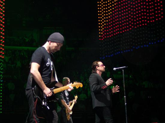 U2gigs.com photos » Vertigo Tour » 2005-12-14 - St. Louis