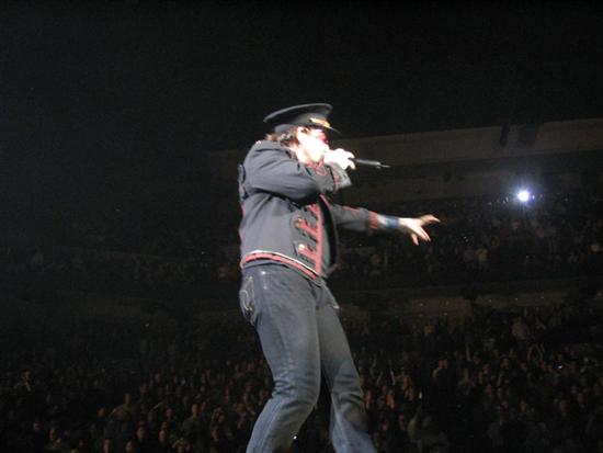 U2gigs.com photos » Vertigo Tour » 2005-12-15 - Omaha (Pictures by Karl ...