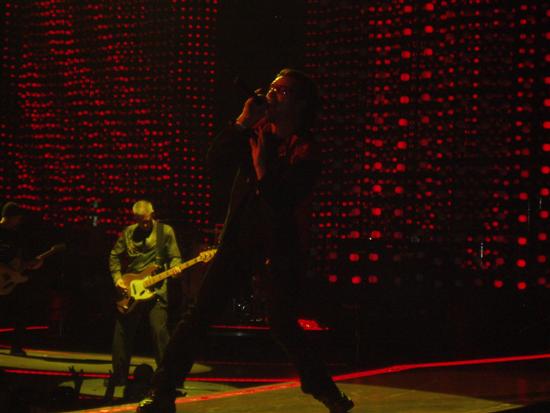 U2gigs.com photos » Vertigo Tour » 2005-12-15 - Omaha
