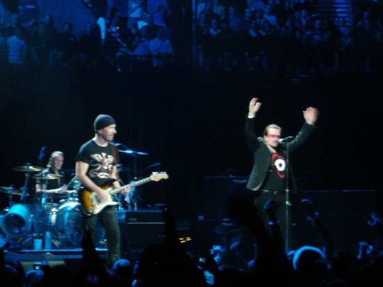 U2gigs.com photos » Vertigo Tour » 2005-12-19 - Portland (Pictures by J ...