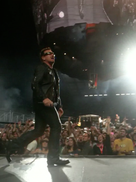 Bono greets the crowd_640.png