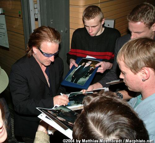Bono_Berlin_2004-04-21-01.jpg