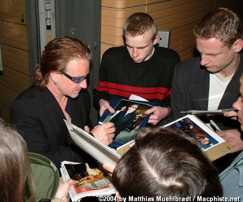 Bono_Berlin_2004-04-21-04.jpg