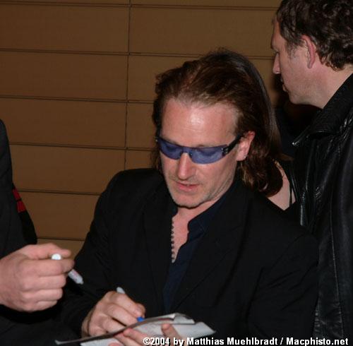 Bono_Berlin_2004-04-21-10.jpg