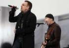 U2 singer Bono (L) and guitarist 'The Edge' perform at the 'We Are One': Opening Inaugural Celebration at the Lincoln Memorial Washington January 18, 2009. REUTERS/Jim Young (UNITED STATES)