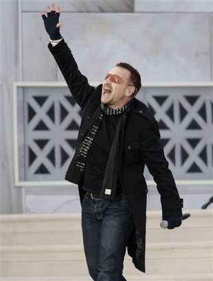 U2's Bono performs at the 'We Are One: Opening Inaugural Celebration at the Lincoln Memorial in Washington, Sunday, Jan. 18, 2009. (AP Photo/Jeff Christensen)