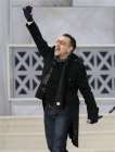 U2's Bono performs at the 'We Are One: Opening Inaugural Celebration at the Lincoln Memorial in Washington, Sunday, Jan. 18, 2009. (AP Photo/Jeff Christensen)